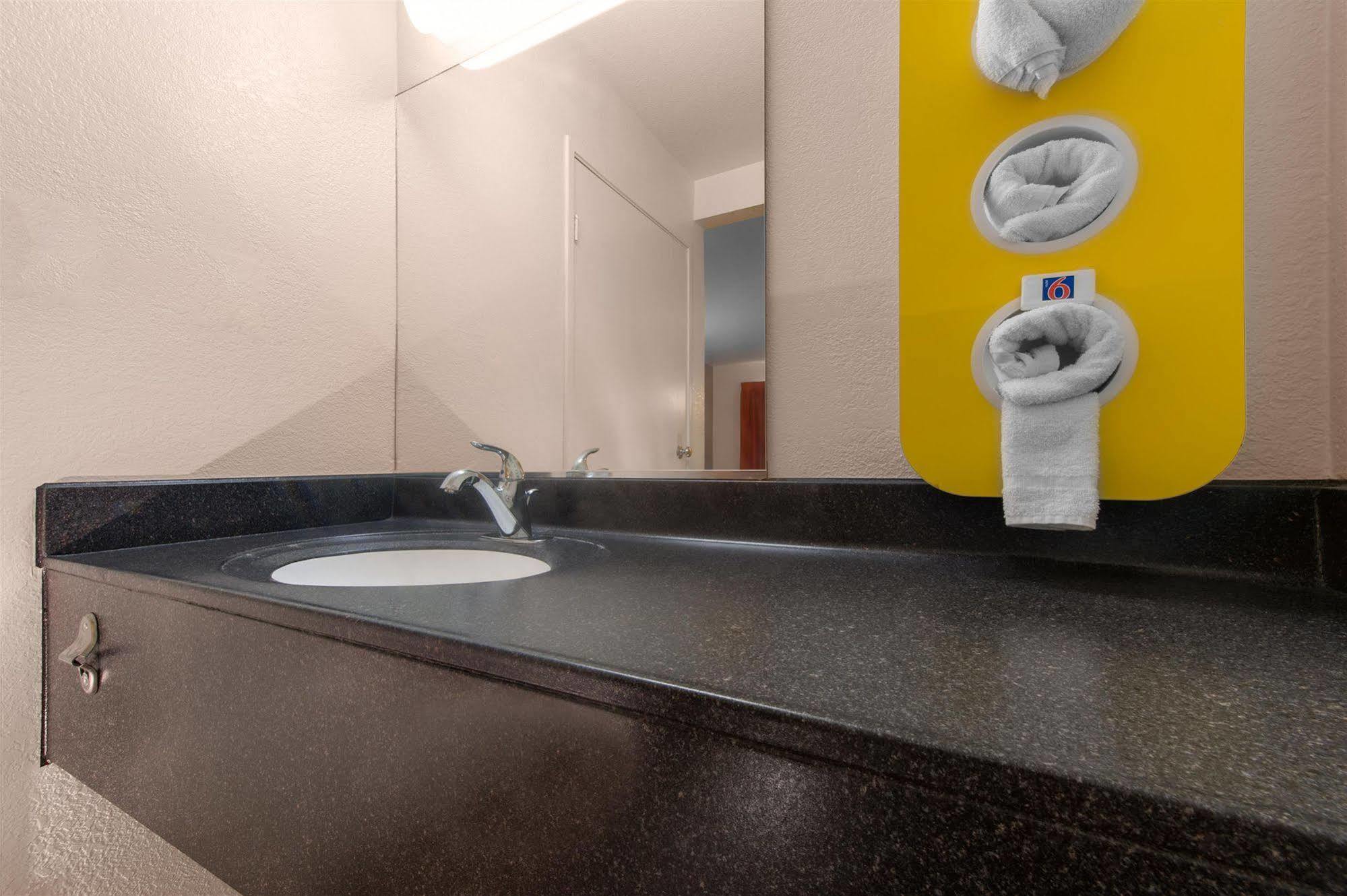 Motel 6-Branford, Ct - New Haven 외부 사진